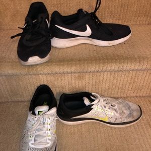 Nike men’s sneakers 2 pairs